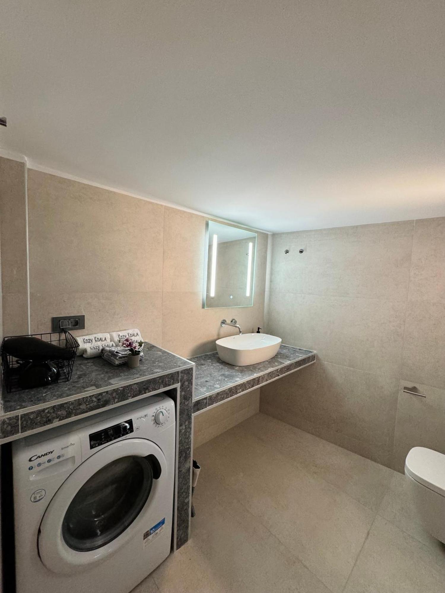 Spacious Apartment Near Monastiraki By Kozy Koala Athena Bagian luar foto